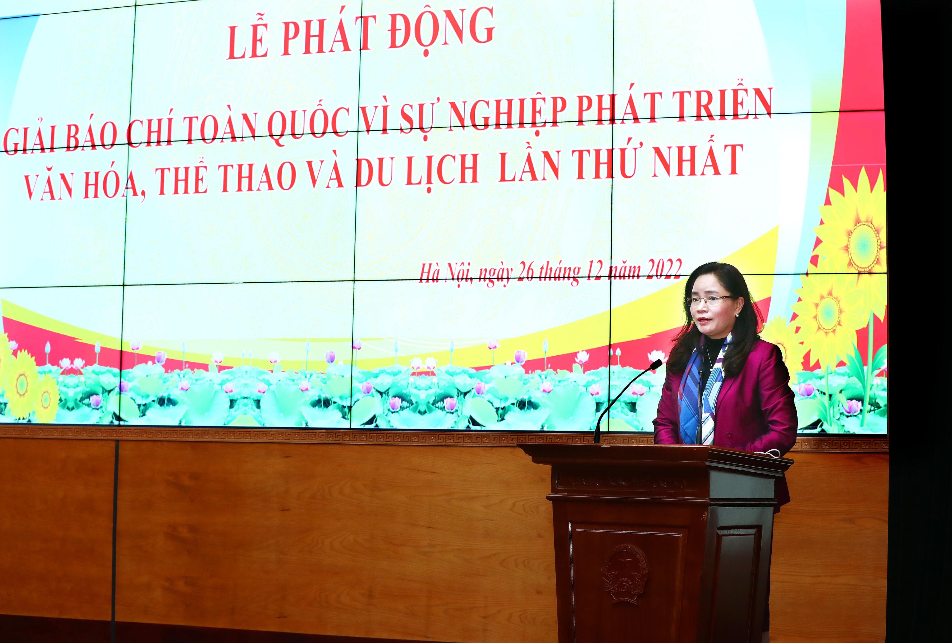 Thứ trưởng Bộ VHTTDL Trịnh Thị Thủy – Trưởng Ban Tổ chức Giải phát biểu tại lễ phát động
